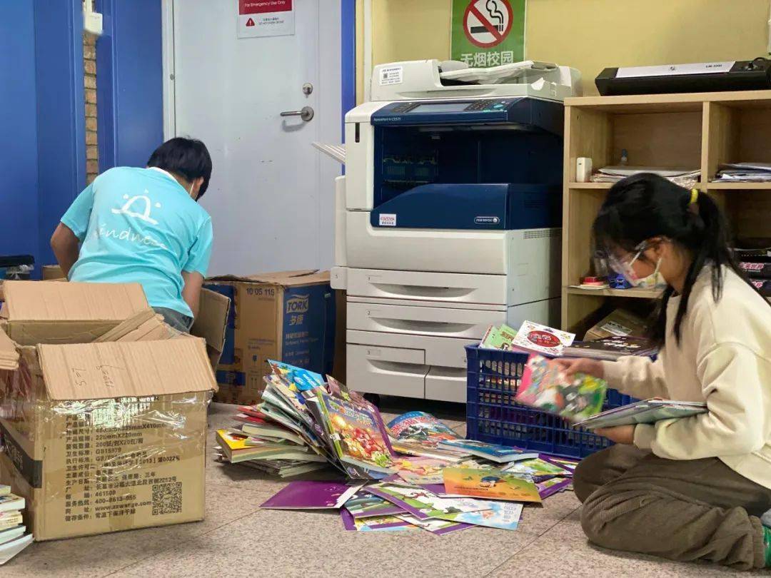 當一群小學生要在鄉村小學建個圖書角_公益_項目_阜平