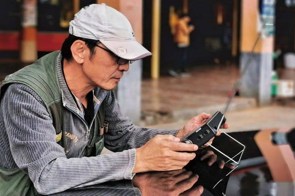 找回当年听电台的感觉:德生r2024 30周年纪念版收音机_梁伟_中国