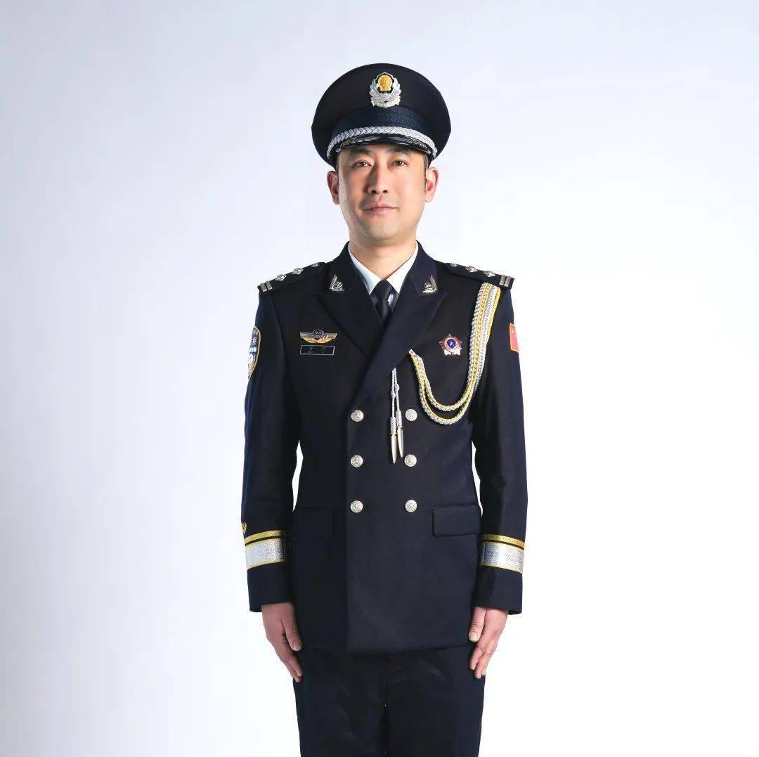 成都警察邓力:解锁多重身份,他是娃娃们的"大力蜀黍"!_情况_小孩_校园