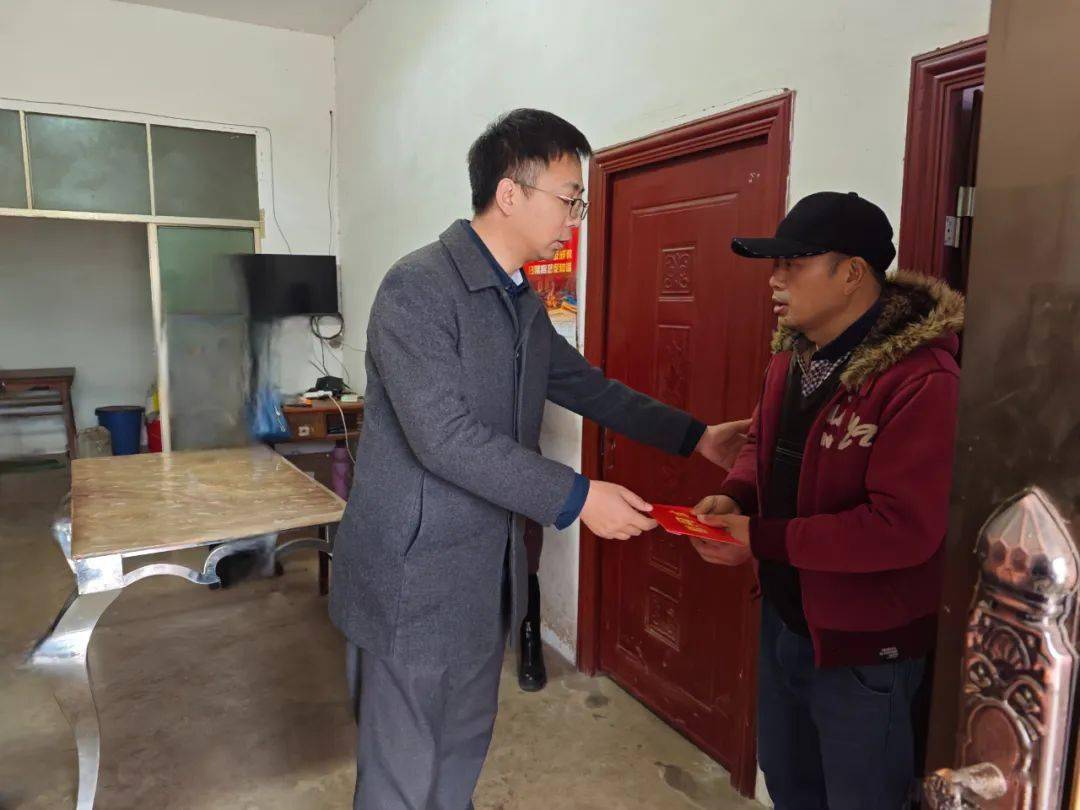 简阳市政府副市长,残工委主任罗巍走访慰问困难残疾人