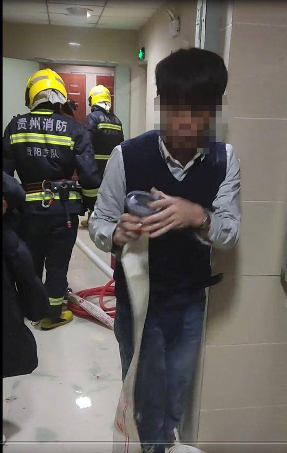 消防栓无法接水,72岁老人火灾中身亡!