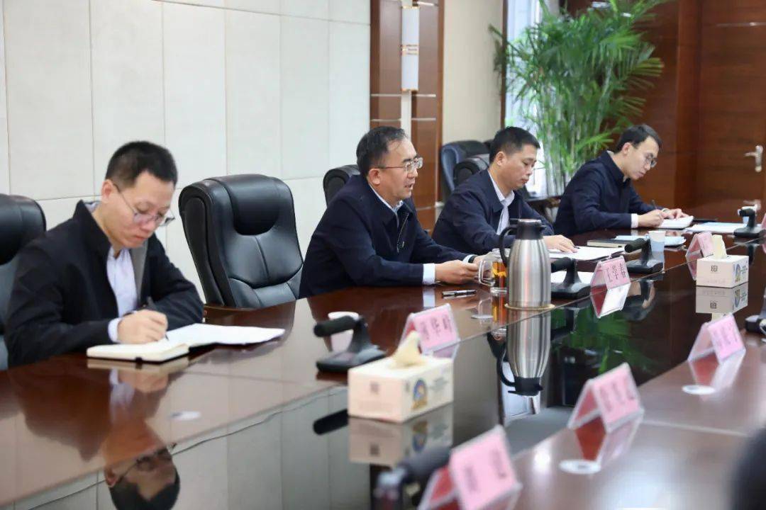 2月2日,县委副书记,县长王学春以普通党员身份参加县政府办公室机关党