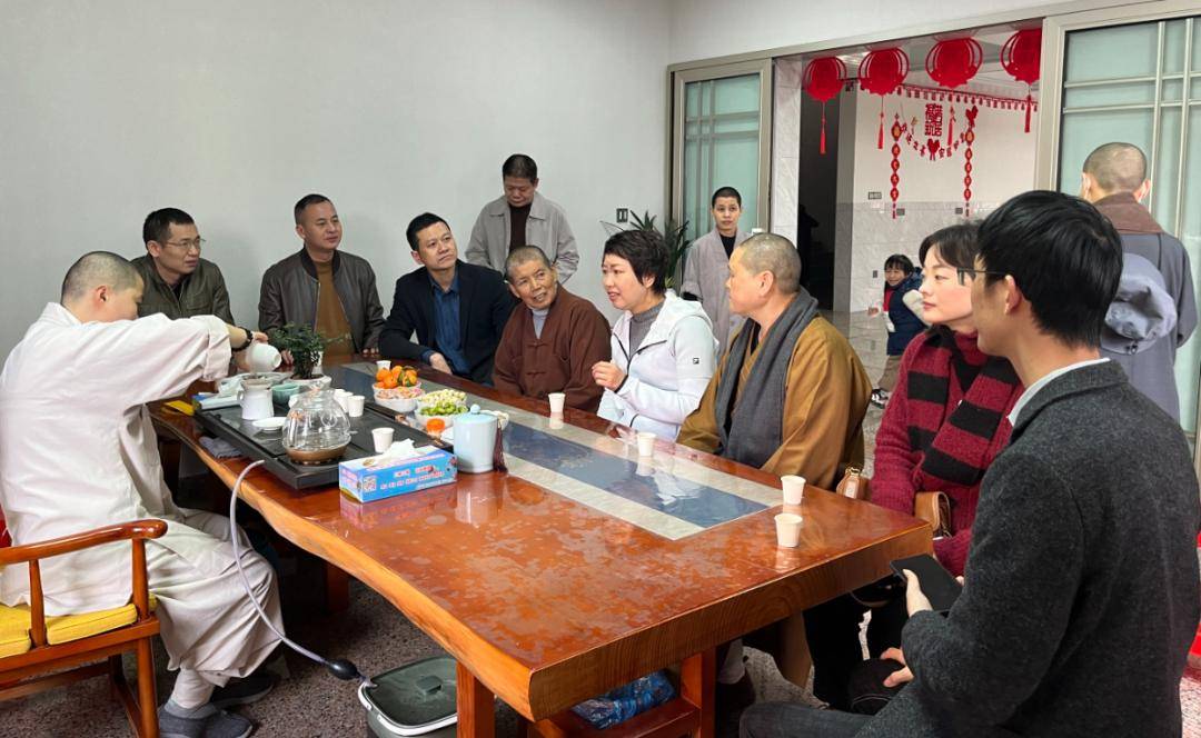 泉港区委统战部副部长,民宗局局长钟声宏,泉港区残联党支部书记,理事