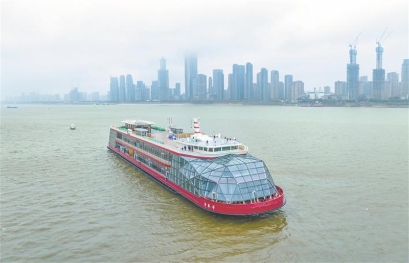 "古琴号"游轮"古琴号"舱内景观2月1日下午,伴随着响彻长江的阵阵汽笛