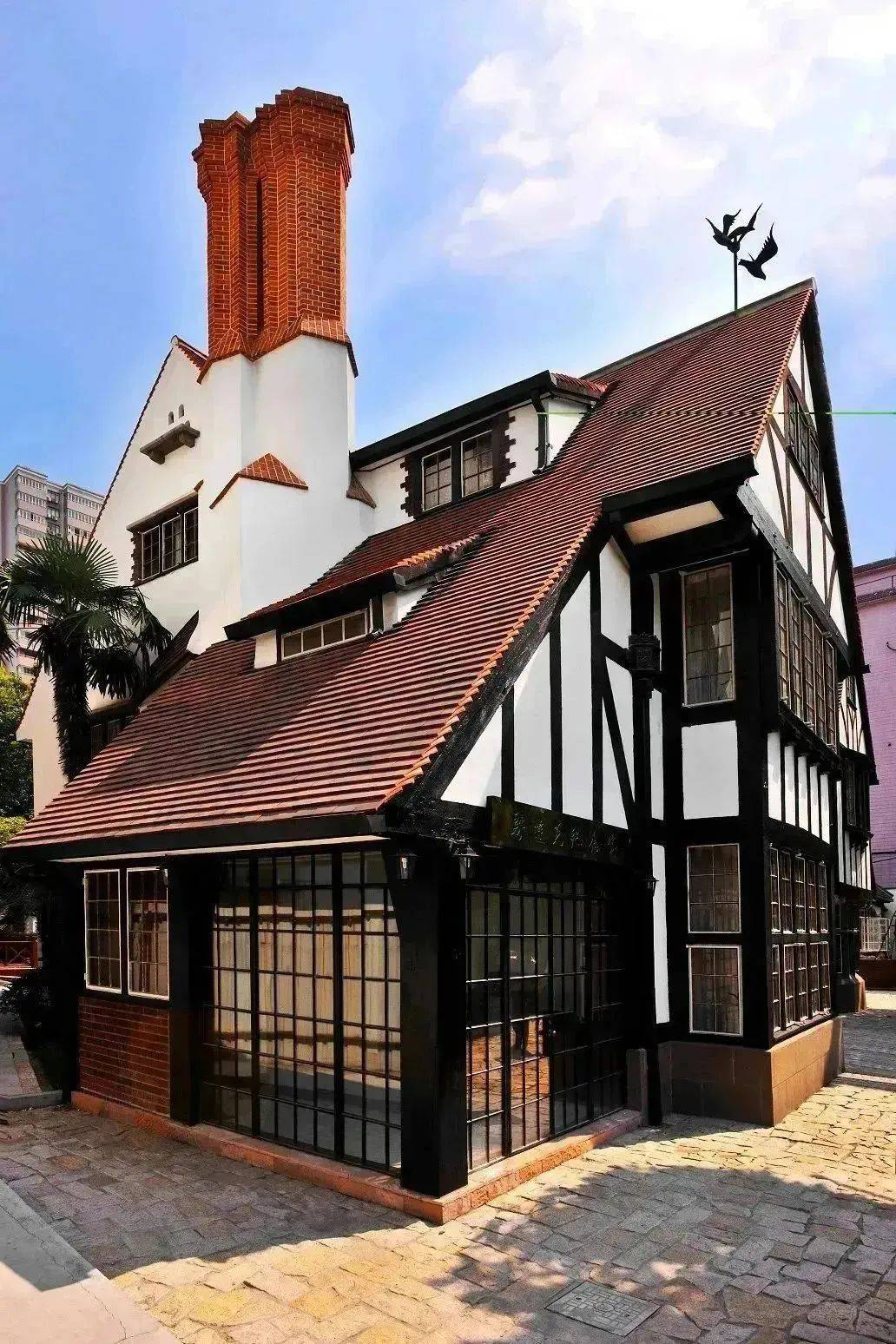 邬达克纪念馆即将暂时闭馆,市民排长队前来告别_建筑_上海市_刘素