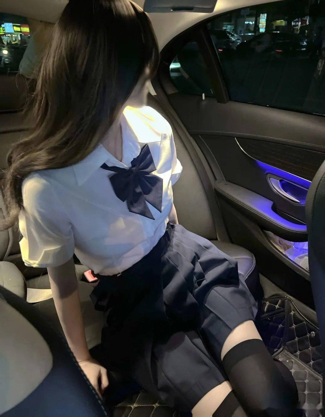 jk丨车里的小姐姐还有点害羞_版权_未来_贵在