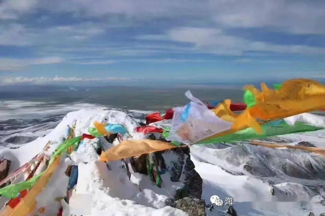 { 刚察 61 年钦夏格日山 }第二站据《安多政教史》记载:"青海湖头朝