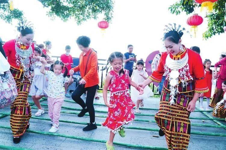 屆時,會場內將組織開展精彩的海南竹竿舞展演,市民遊客可以一同體驗