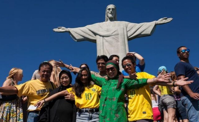 2000年的统计数据显示,巴西白人大约占据该国人口总数的54%,混血儿则