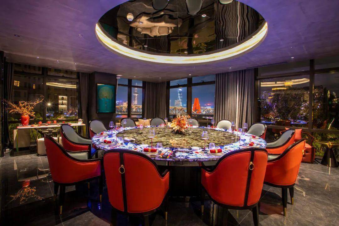 上座·外滩源,毗邻历史悠久的外白渡桥,上海大厦