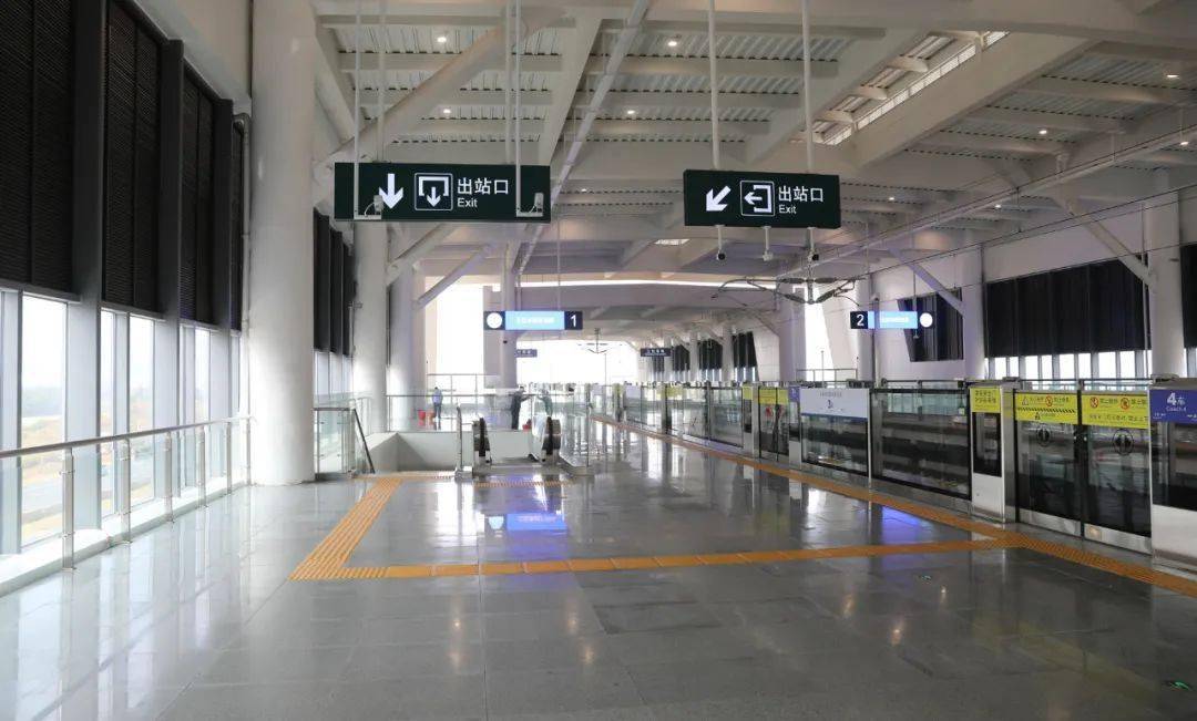 86千米,设6个车站;二期工程东起珠海长隆站,西至珠海机场站,全长22.