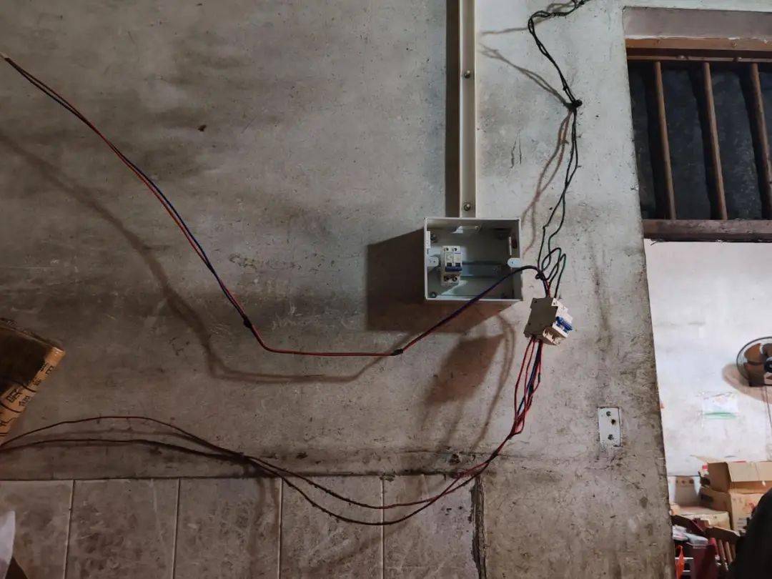 和使用不合格煤气罐黎村镇福美电器仓库玉林市容县黎村镇福美电器仓库