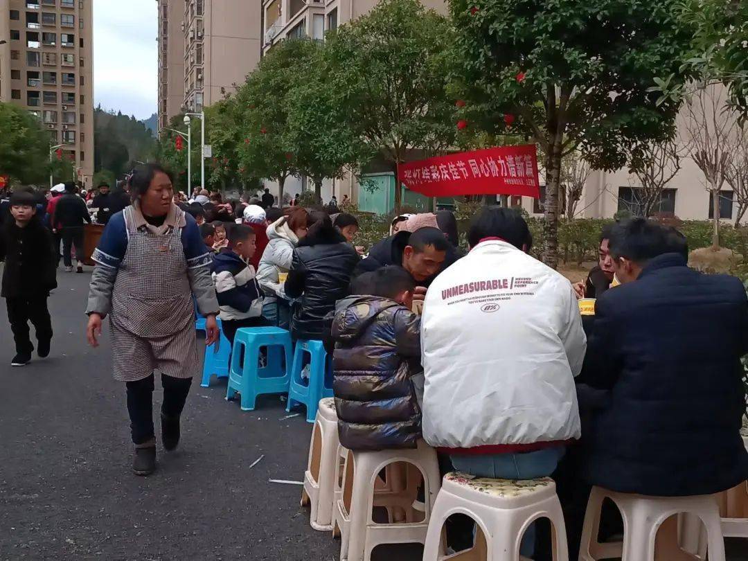 丹砂街道银杏社区举办"龙年闹新春"春节系列活动_邹林燕_居民_表演