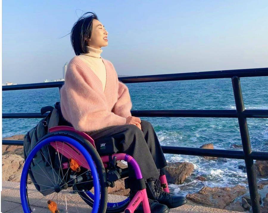 12小时跨越1200公里,"轮椅女孩"的春节归途_赵芳彬_青岛_地铁