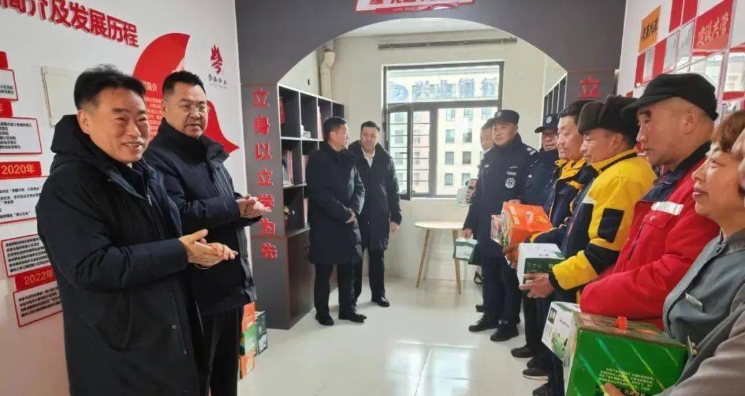 张鹤一行到呼和浩特市物业服务企业开展春节慰问活动_小区_城乡建设厅