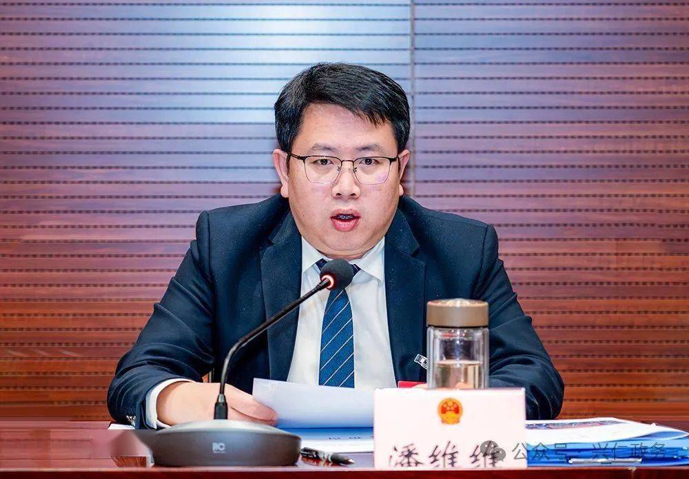 潘维维参加市二届人大三次会议第二代表团审议