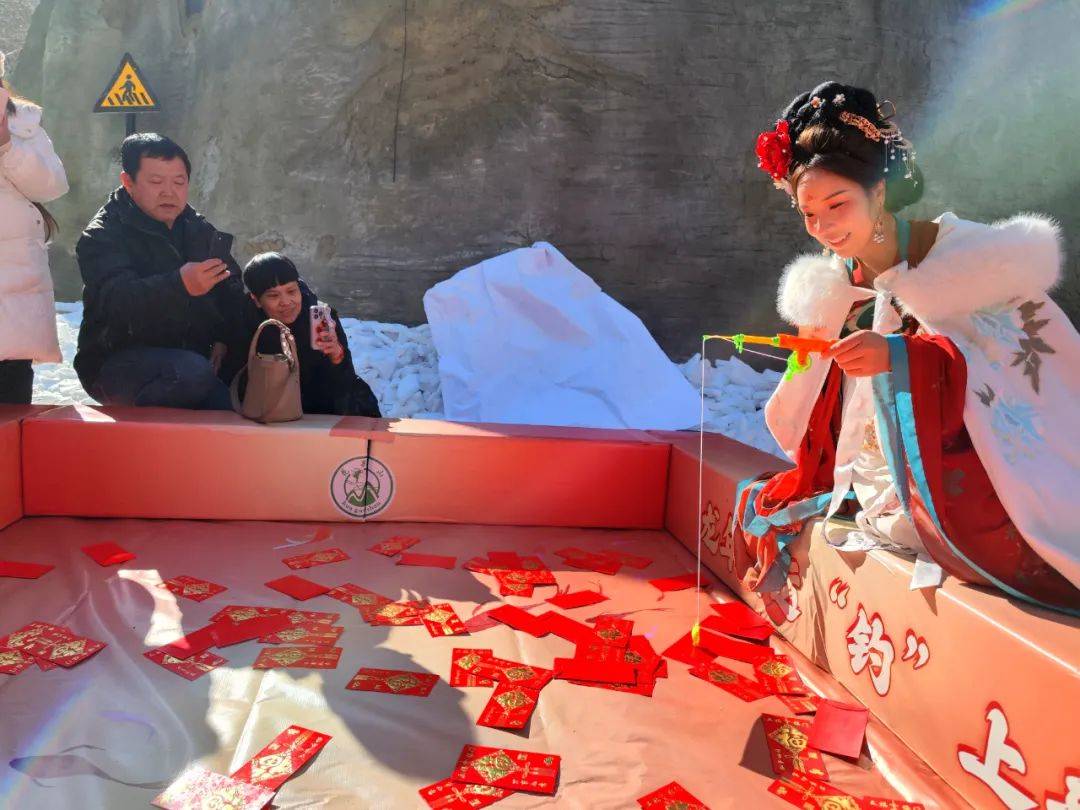 "洛阳花果山景区"官方抖音,关注现在抢购新春游园会早鸟门票仅需19