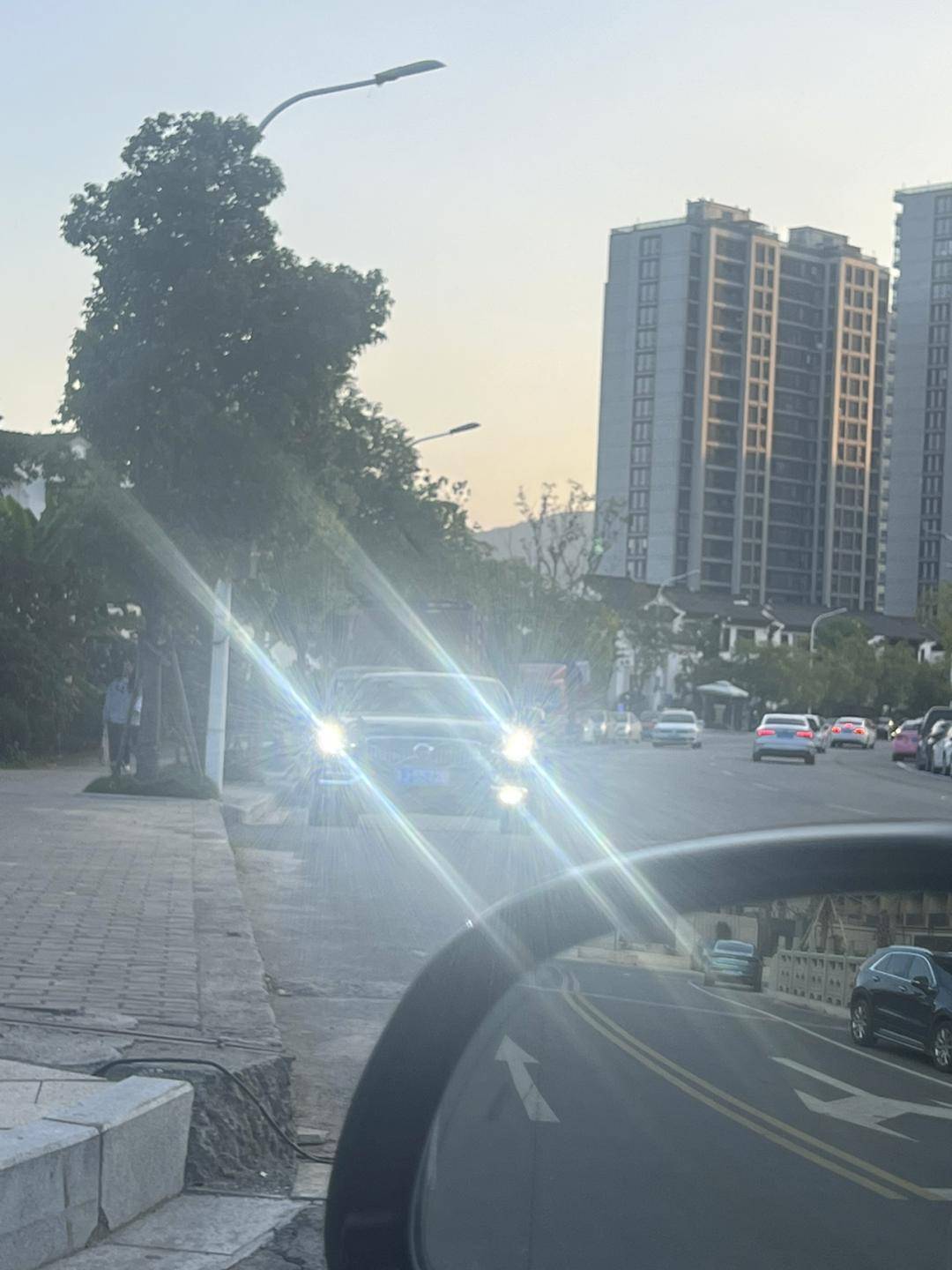 远光灯_城市_眼睛