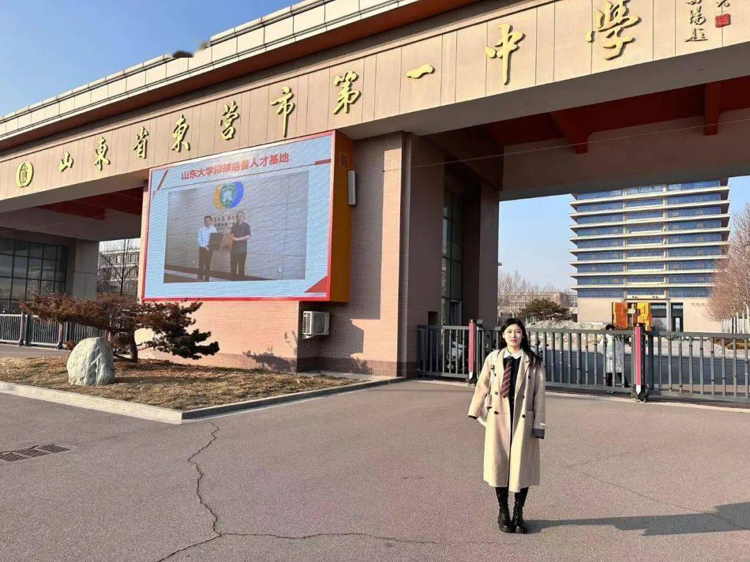 官宇豪积极参加"感谢师恩"活动,前往高中时期的母校上海市通河中学