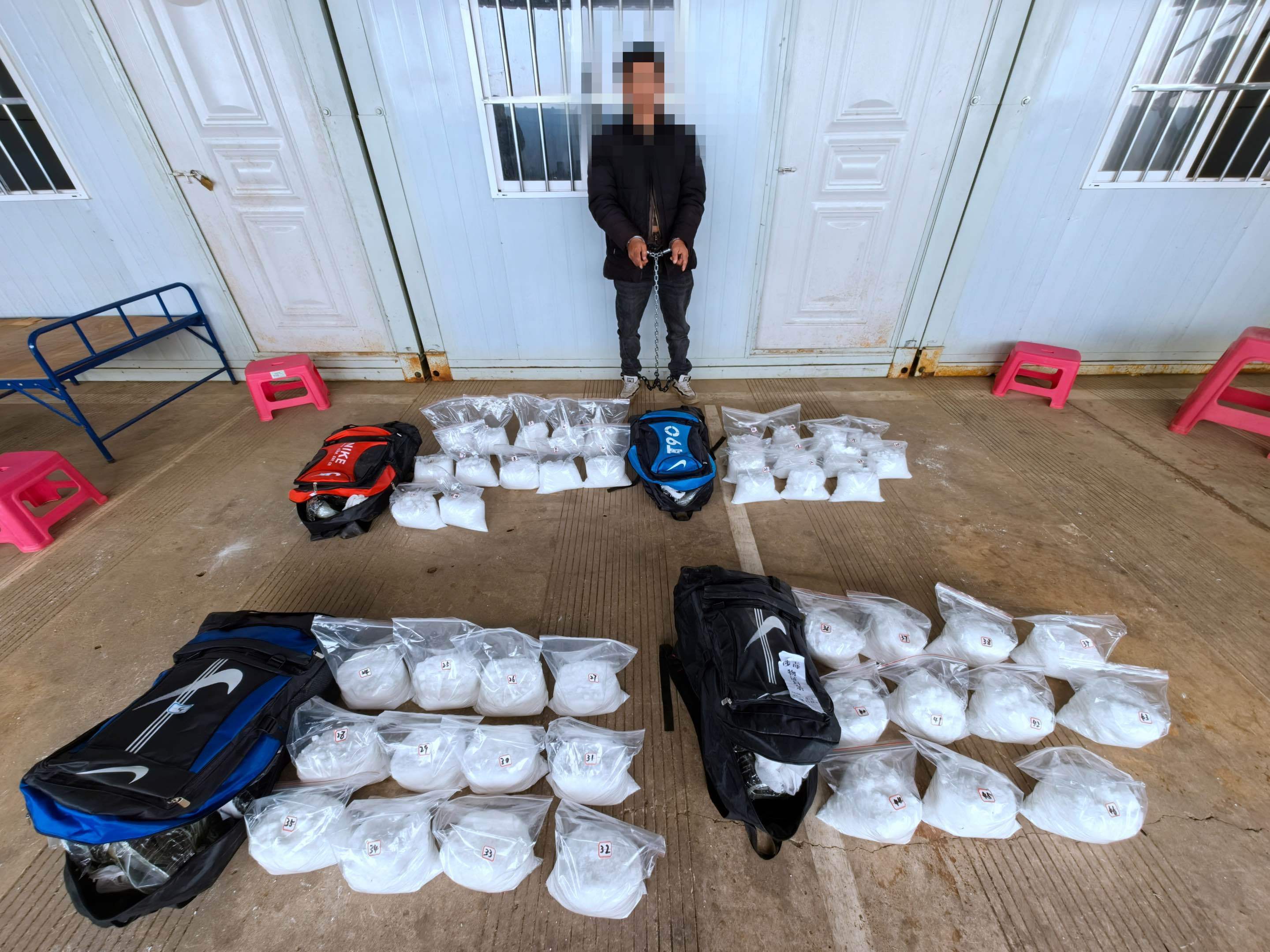 云南临沧边境管理支队侦破一起特大毒品案:查获冰毒可疑物59公斤_运输