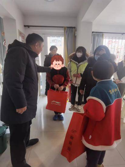 西城区民政局走访慰问北京sos儿童村代养儿童_保护_玩具_福利