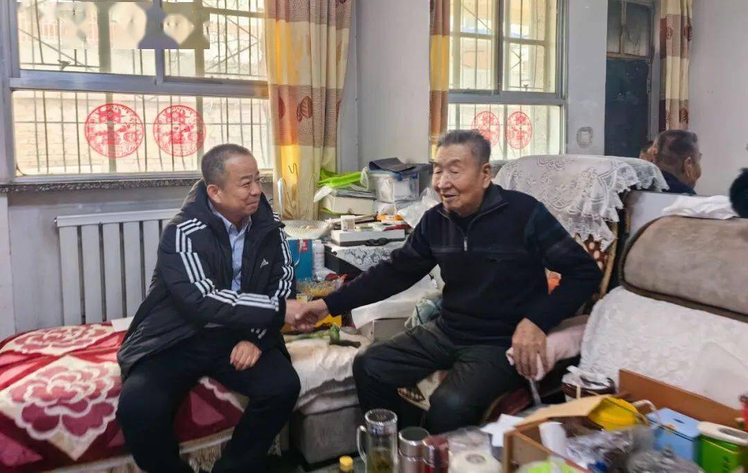 慰问组带队到平罗县庙庙湖村,海燕村18户帮扶户家中,慰问送温暖