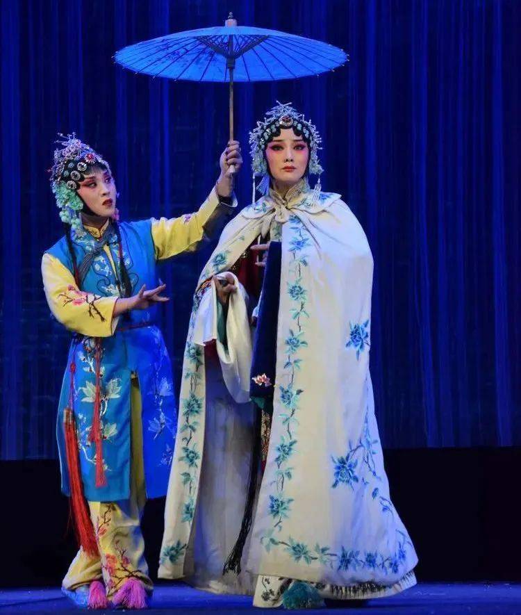 王锦(国家一级演奏员)舞美设计:杨德光,李竹静主要演员韩亮 韩丽华饰