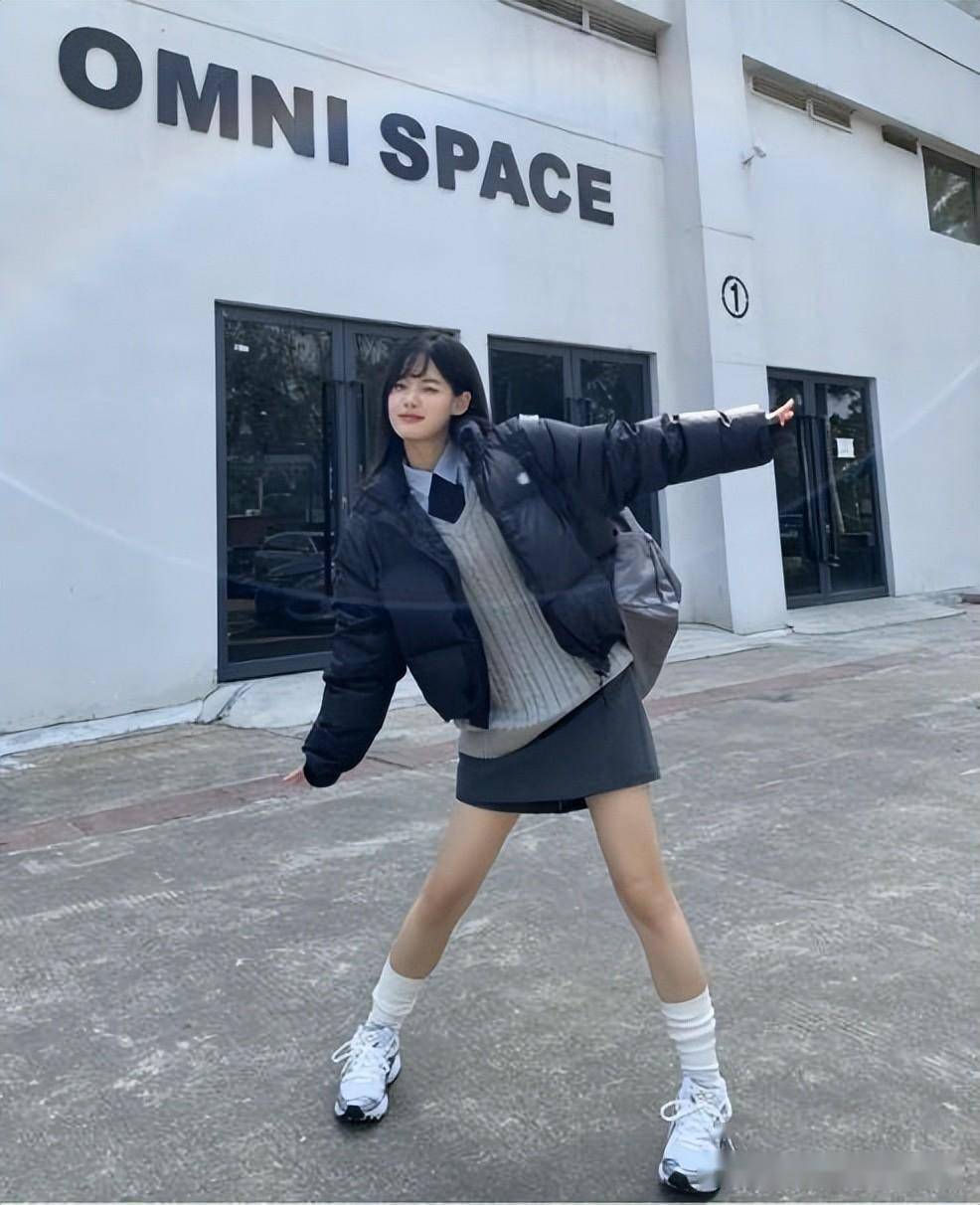 满大街"棉服 下衣失踪",回头