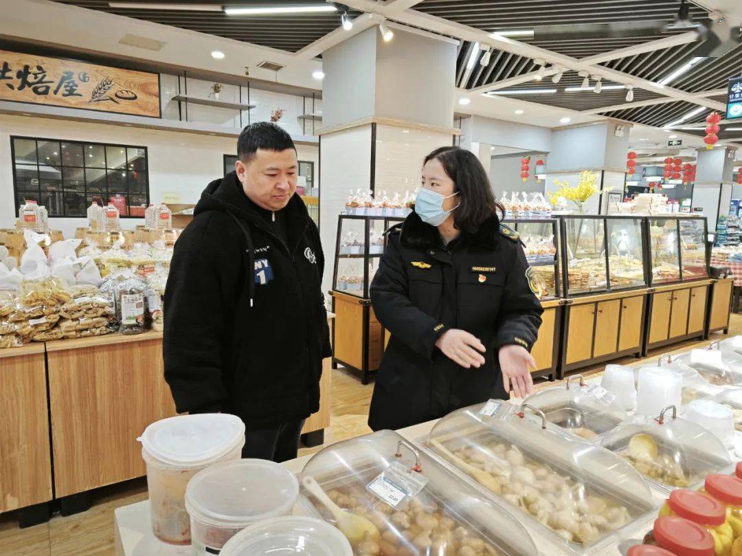 大中型餐飲店,食品生產企業等為重點監管區域,緊盯食品生產經營單位