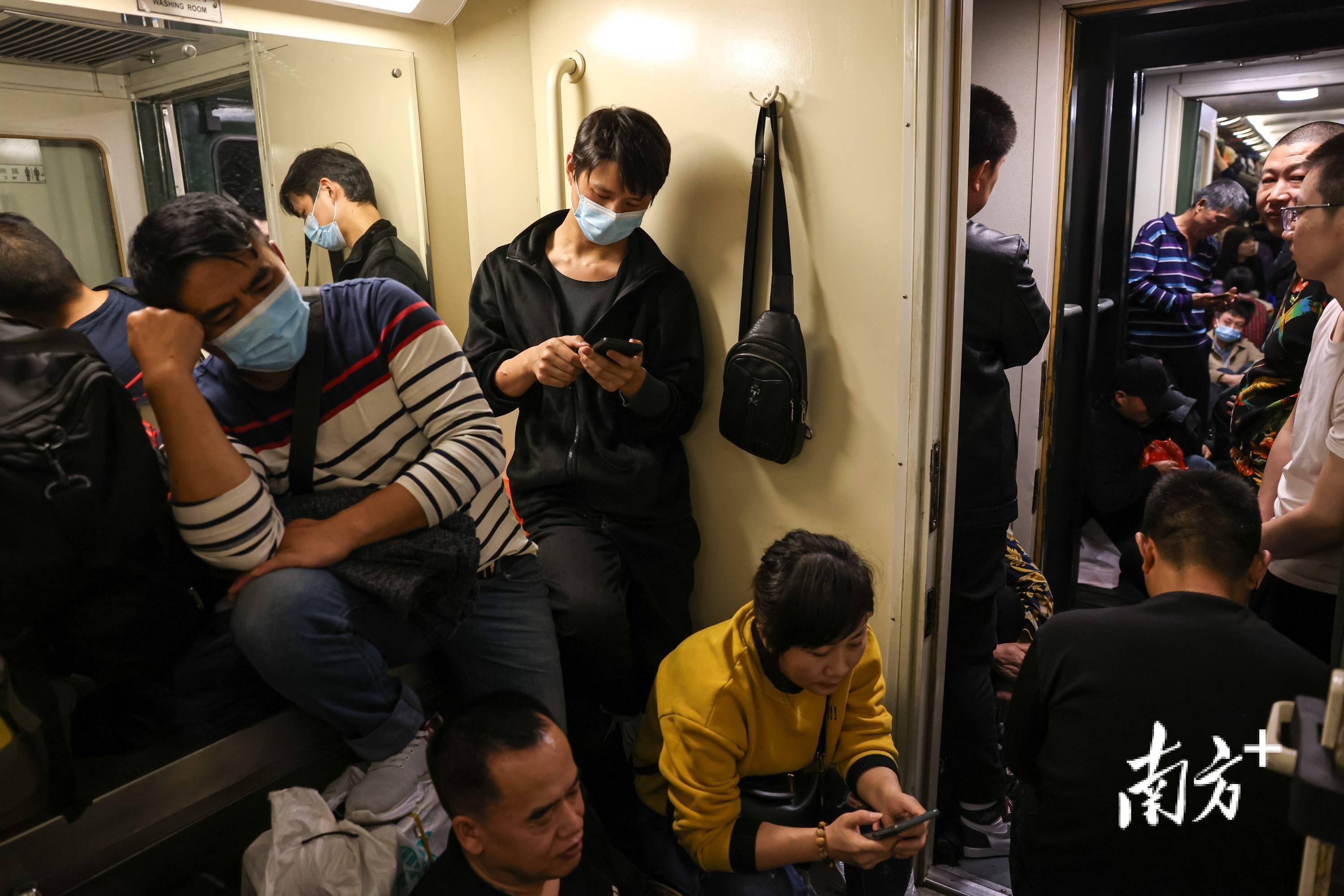 寒潮下的普快列车:漫漫归途 思乡情切