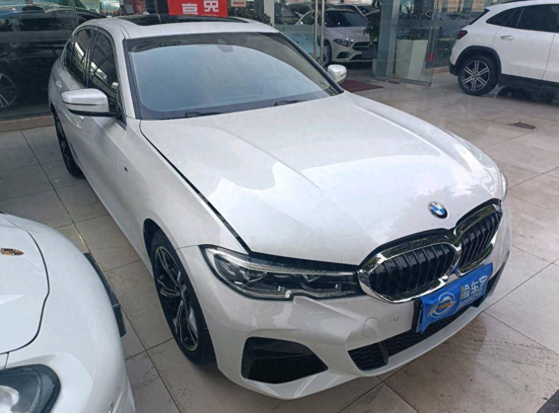 前两天接到一位成都小哥的委托,帮他检测一辆2021款的宝马325i,据说