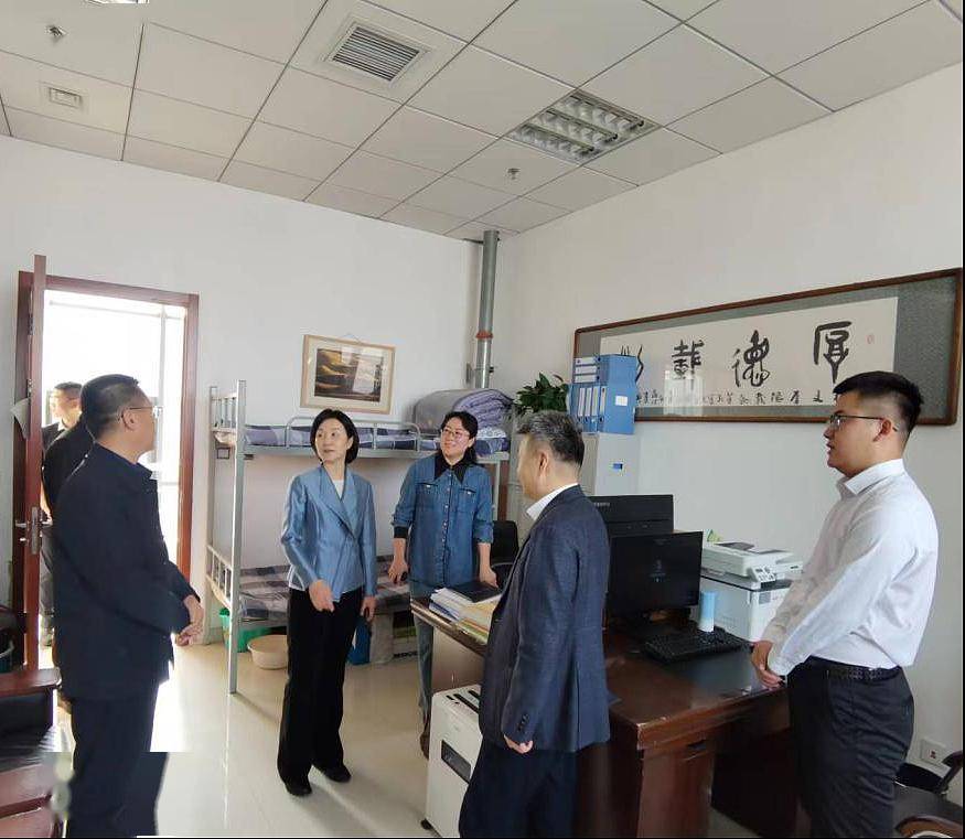 包头市委常委,宣传部部长王玲慰问网信战线干部