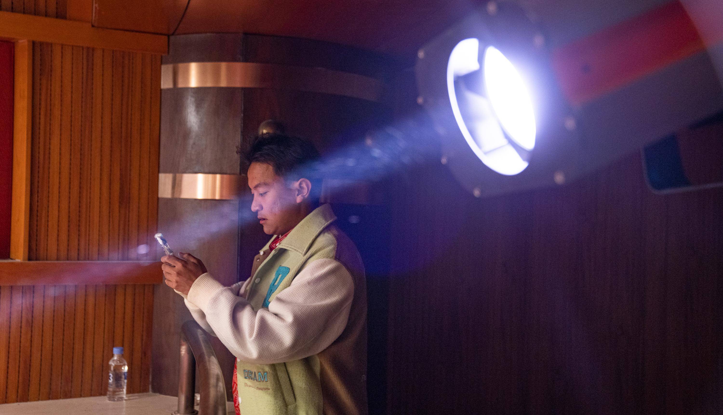 一场藏语脱口秀的台前幕后_扎巴_念增_演出