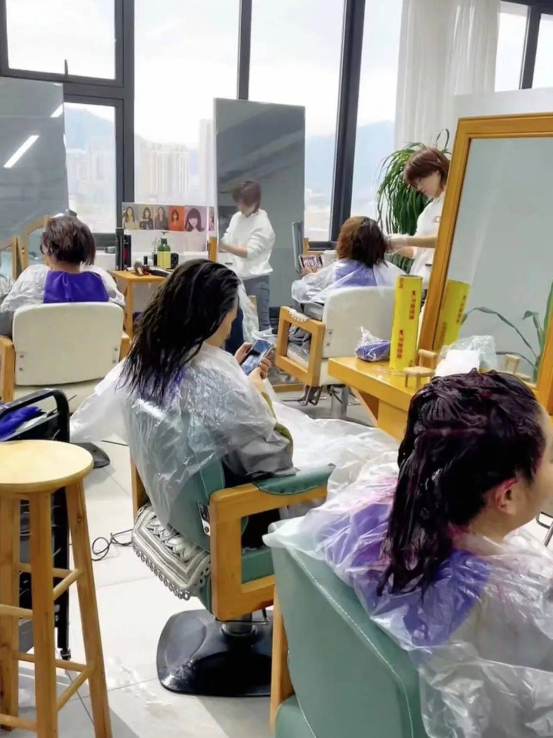 年前很多肇庆人排队做这件事!_价格_甘婉怡_市场