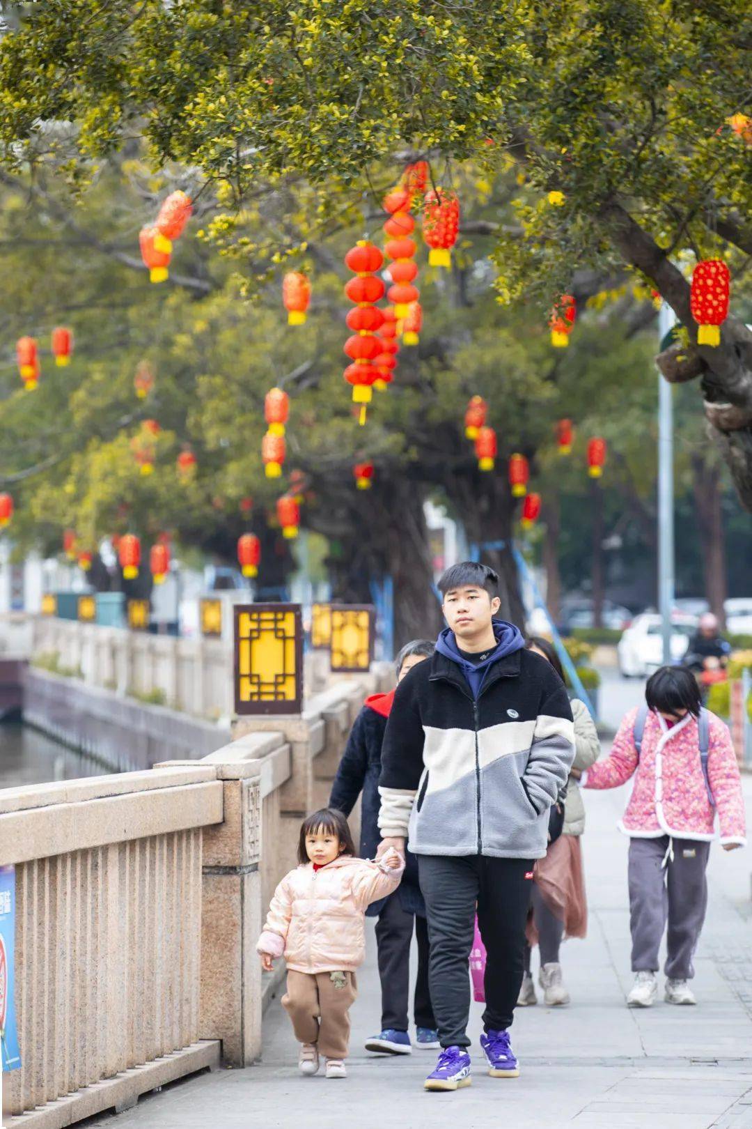 贴春联行花市