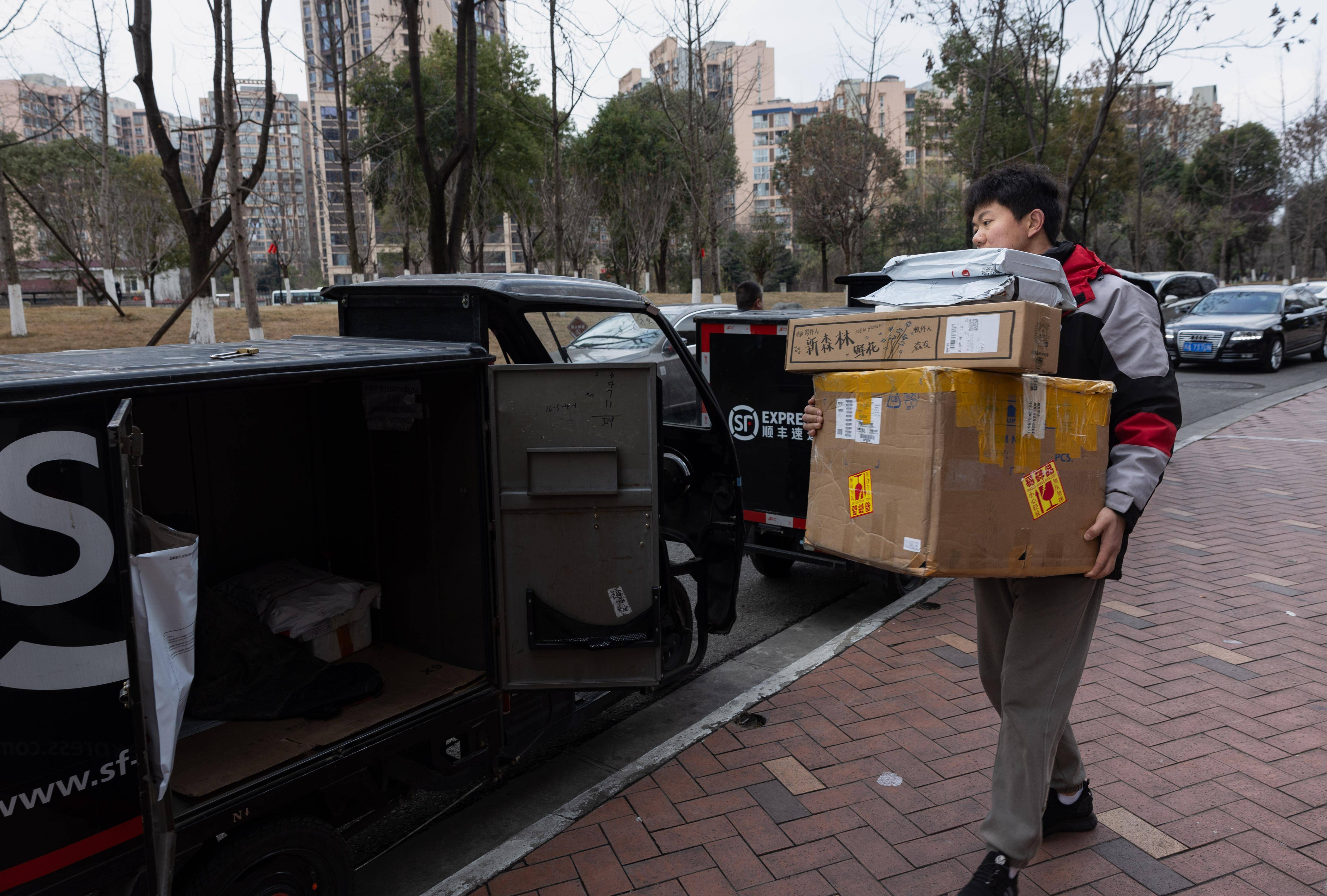 28小时 一束鲜花的春运之旅