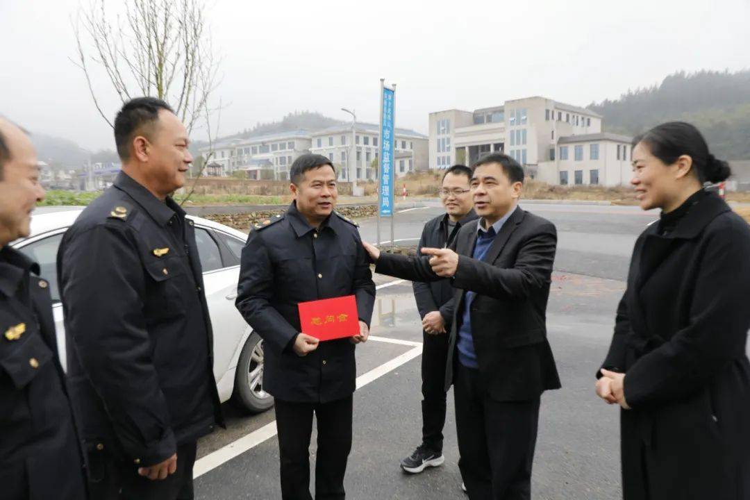 随后,区党委书记徐建中先后前往了区市场监督管理局