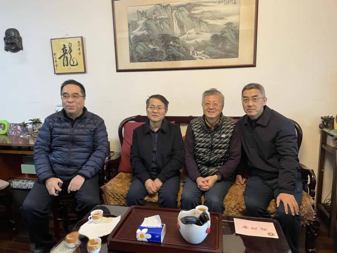 九人民医院,第十人民医院看望慰问全国模范护士龚中杰和退休职工朱磊