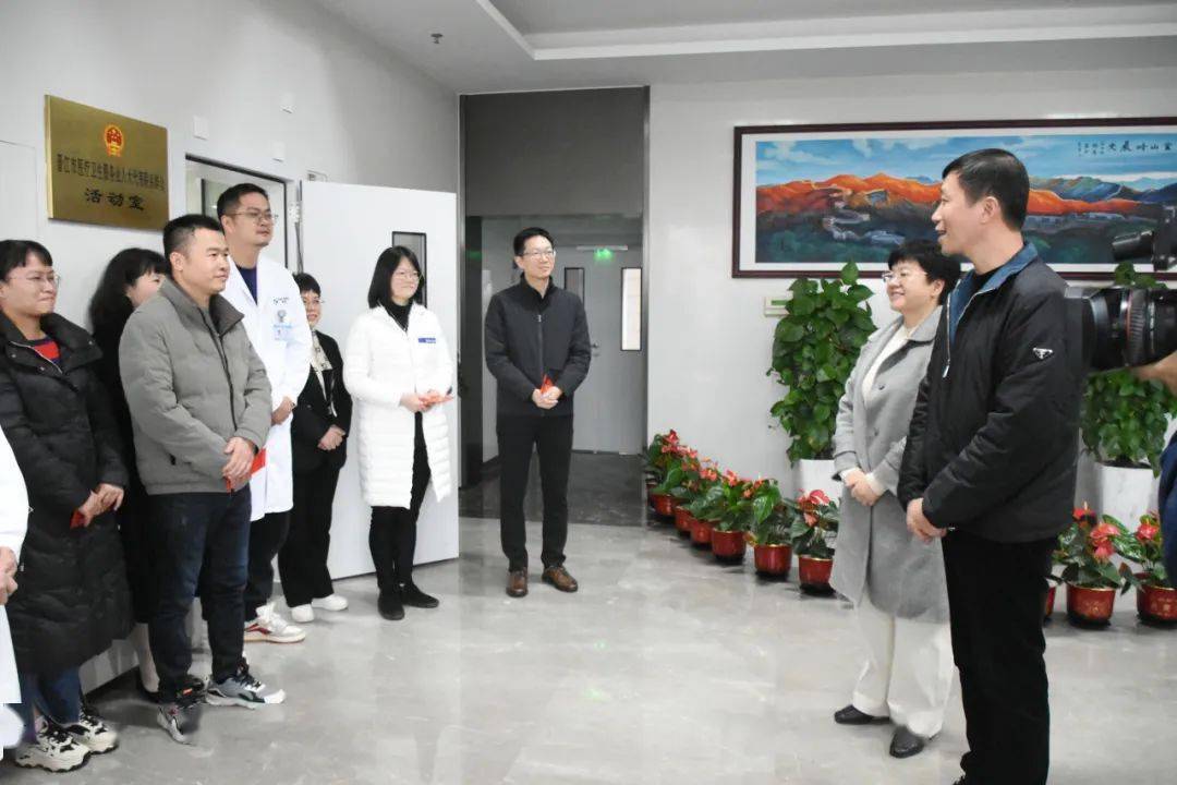 晋江市副市长吴尊意看望慰问一线医务人员及援外,援藏家属_人民_节日