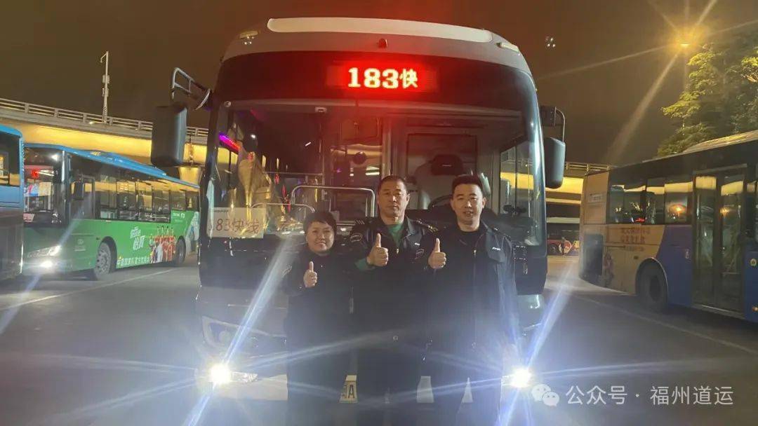 【五福春运】公交三口之家方向盘上的"团圆年"_驾驶员_乘客_李佳鹏