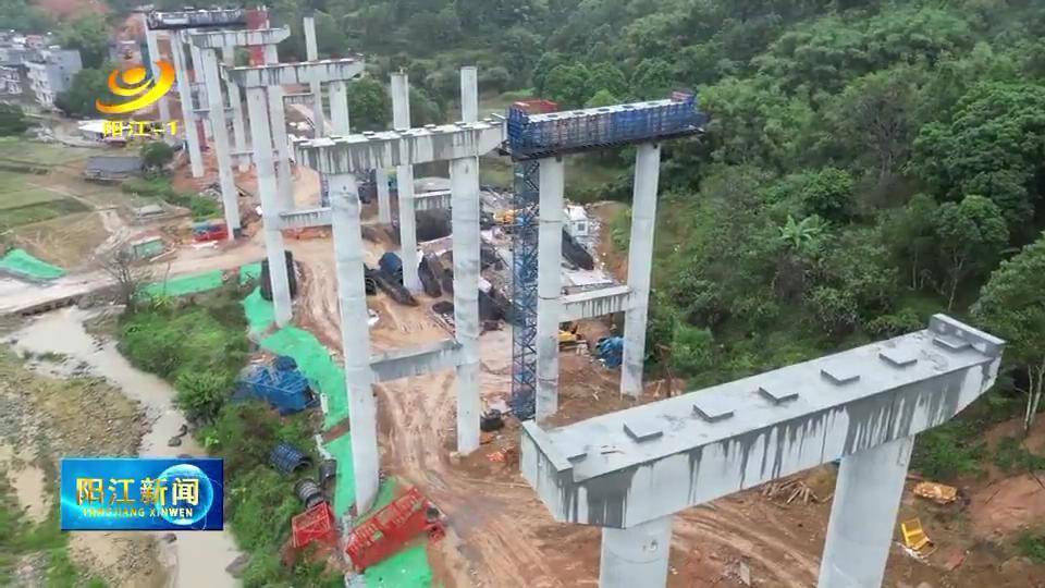 高速公路土建6标项目部副经理 胡超:春节期间主要是施工山坪大桥的