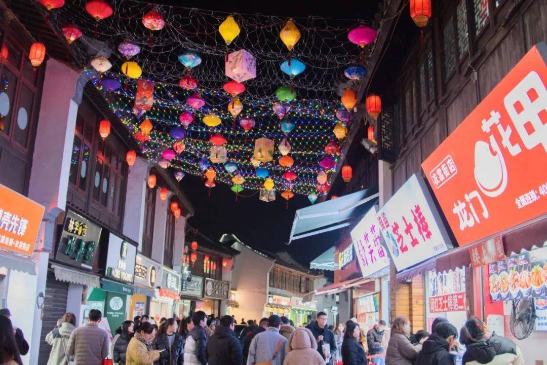 在中国传统文化中,龙文化有着极其重要的影响力,在吴兴区文体中心北侧