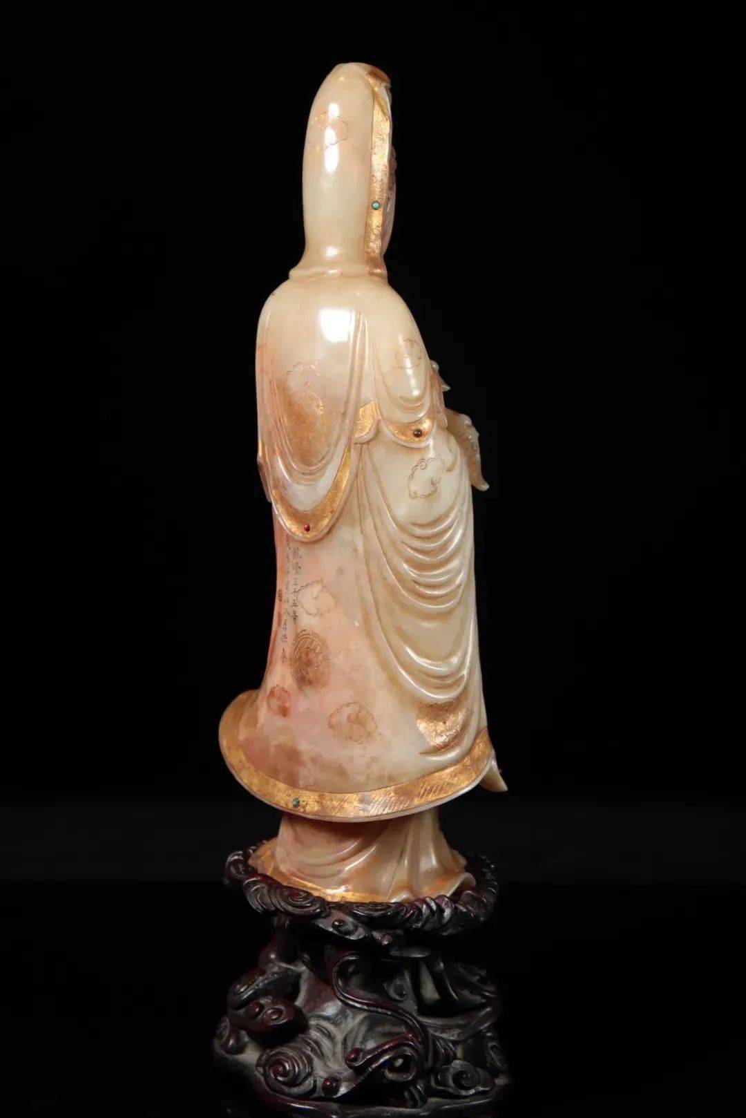尽显寿山石之温,润,细,结,凝,灵六德,整体风格贵气华丽,庄严肃穆,尽显