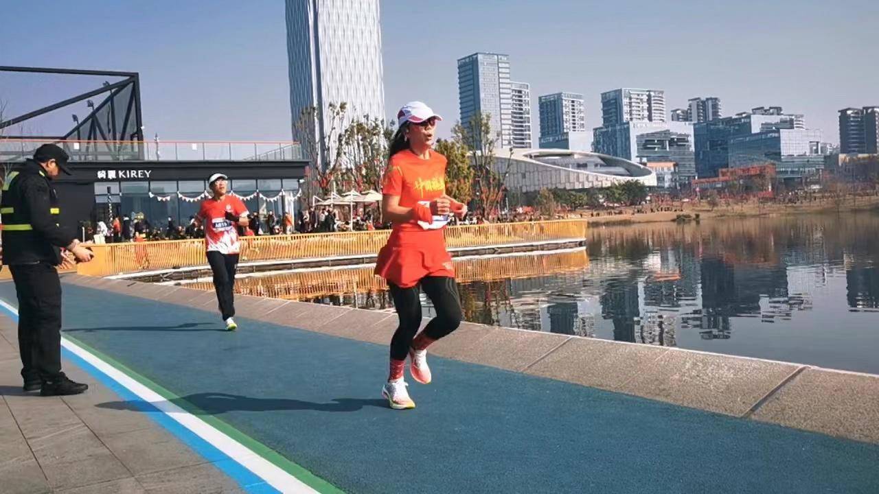 与世运同行|2024四川省"最美绿道"系列赛兴隆湖新春环湖跑开跑_活动