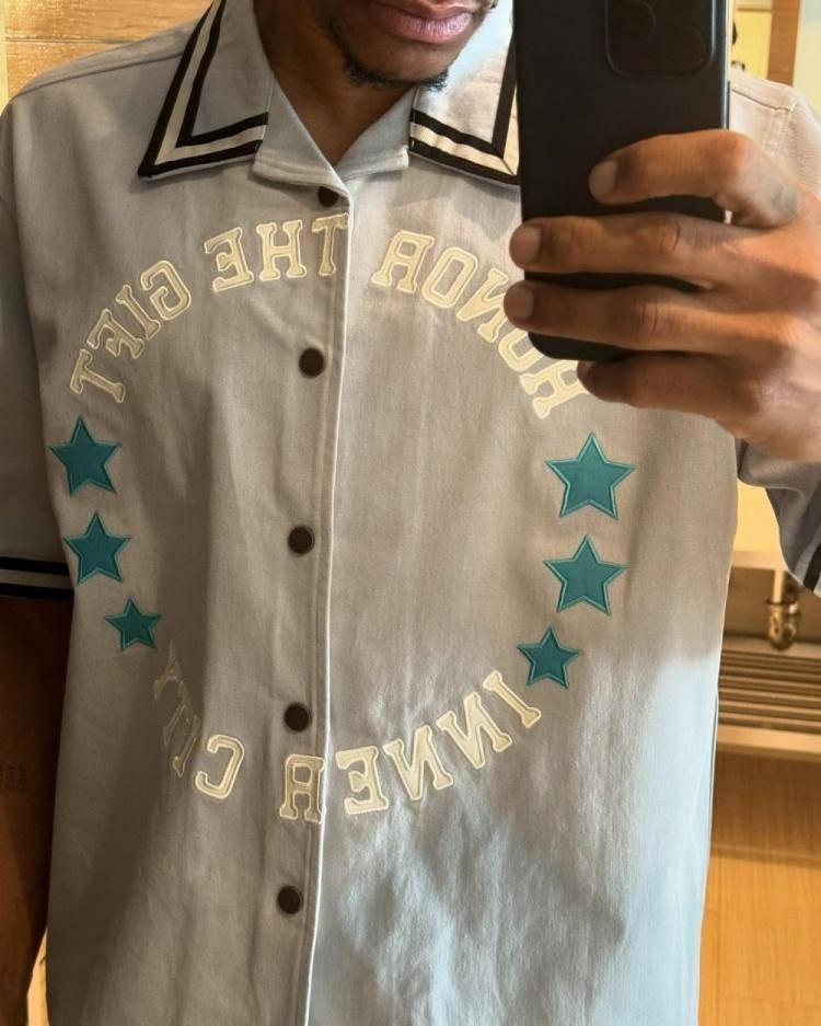 威少晒搞怪自拍组照:每个酒店都有一面镜子!_直播