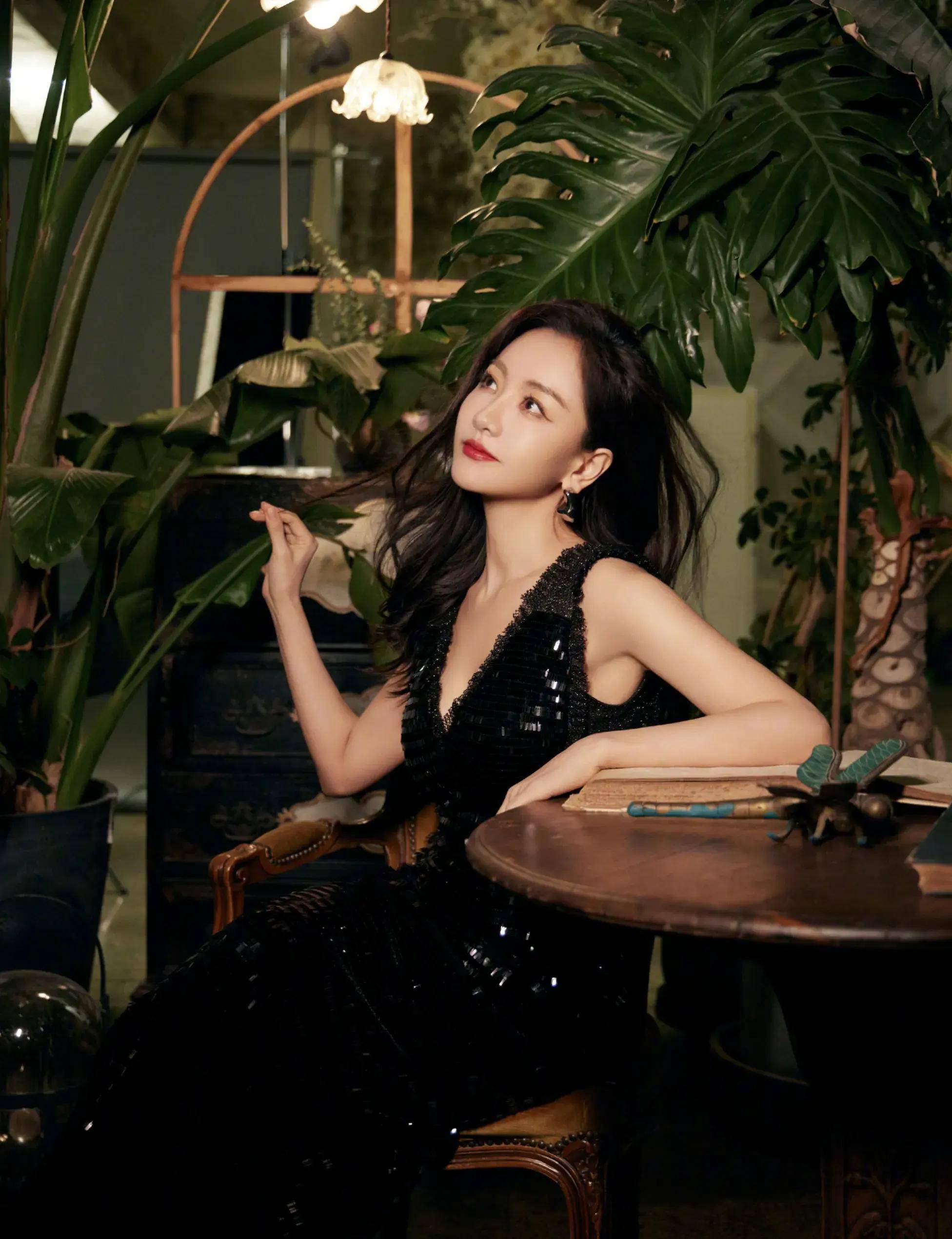 明星喜庆造型:美若天仙,艳丽姣美_李一桐_毛晓彤