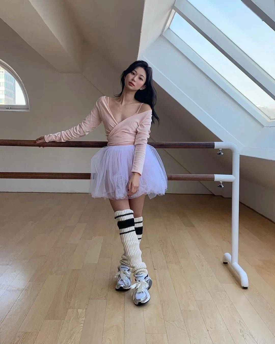 dj soda 重回鞋圈!跳科目三,也不忘穿 nike 秀美腿!