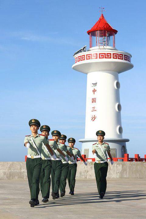 新华社发(王皓宇 摄)↑2月9日,火箭军某部骑兵连在海拔近4000米的雪域