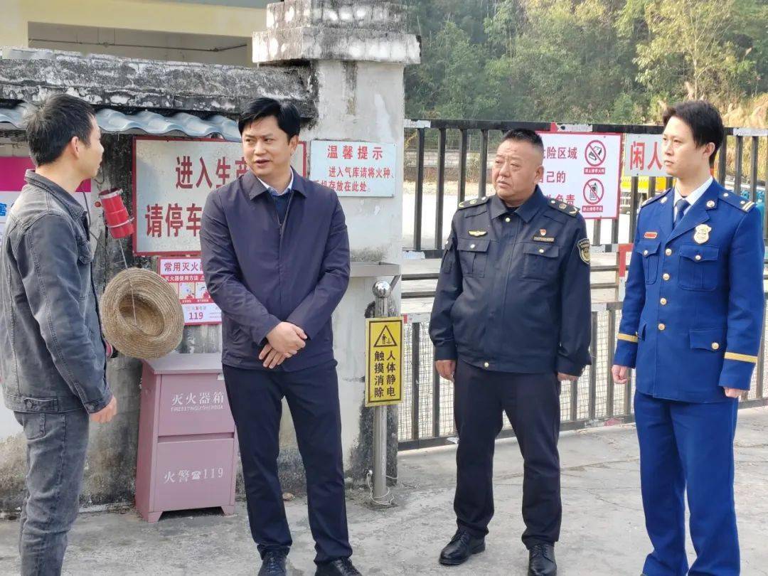 罗爱平以"四不两直"方式暗访督查安全生产工作时强调:落实落细防范