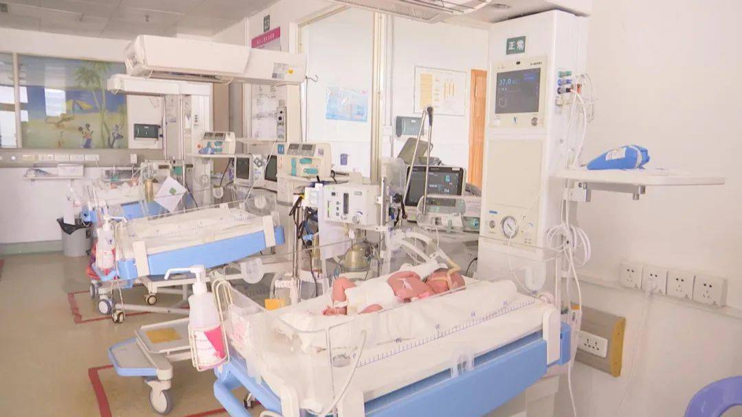 黄先生告诉记者,她是完全性前置胎盘伴胎盘植入,产前大出血,从南雄